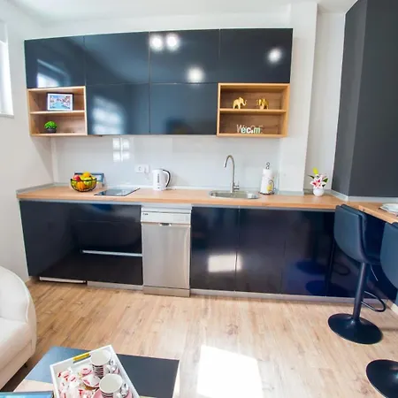 Apollo * モスタル