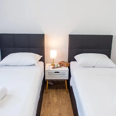 Apollo Apartment *