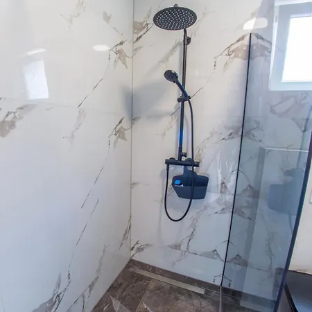 Apollo Apartment