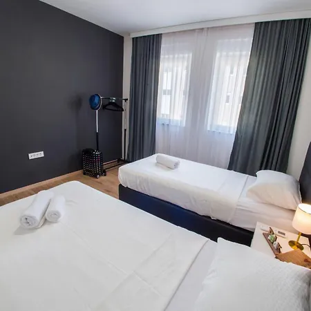 Apollo Apartment *