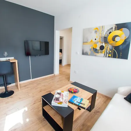 Apollo Apartment *
